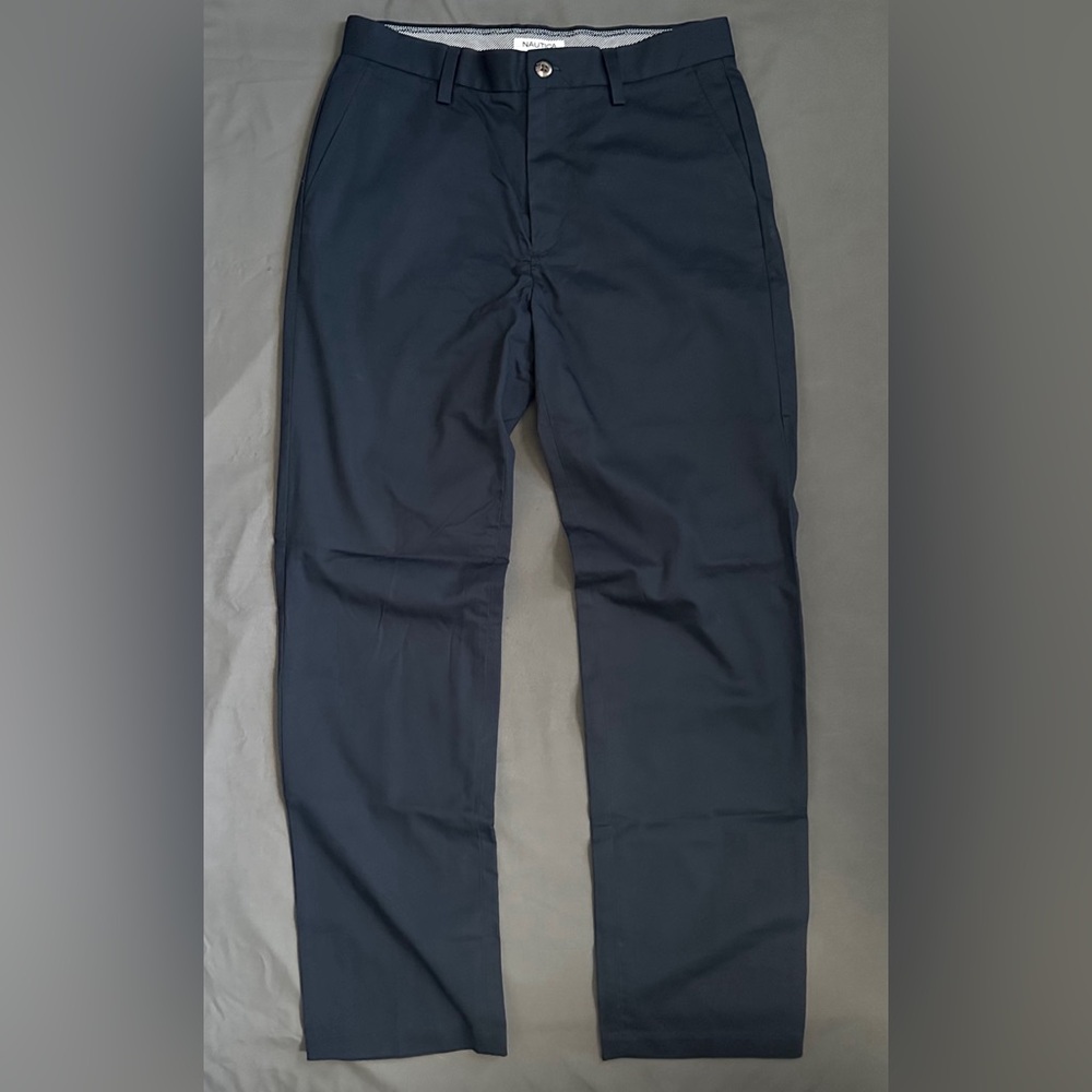 Men’s 30x32 navy Nautica khaki pants